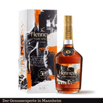 Laden Sie das Bild in den Galerie-Viewer, Eine Flasche Cognac Hennessy 50 Jahre HIP HOP in Mannheim

