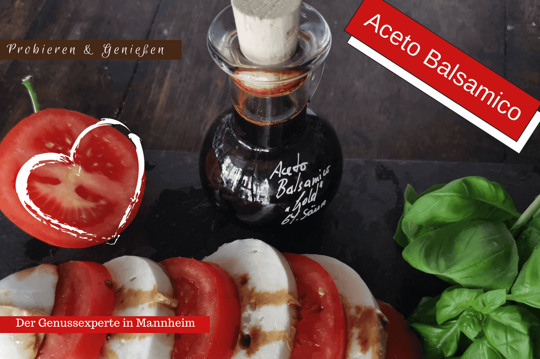 Eine Flasche Original Aceto Balsamico-Essig di Modena mit Tomaten und Mozzarella in Mannheim