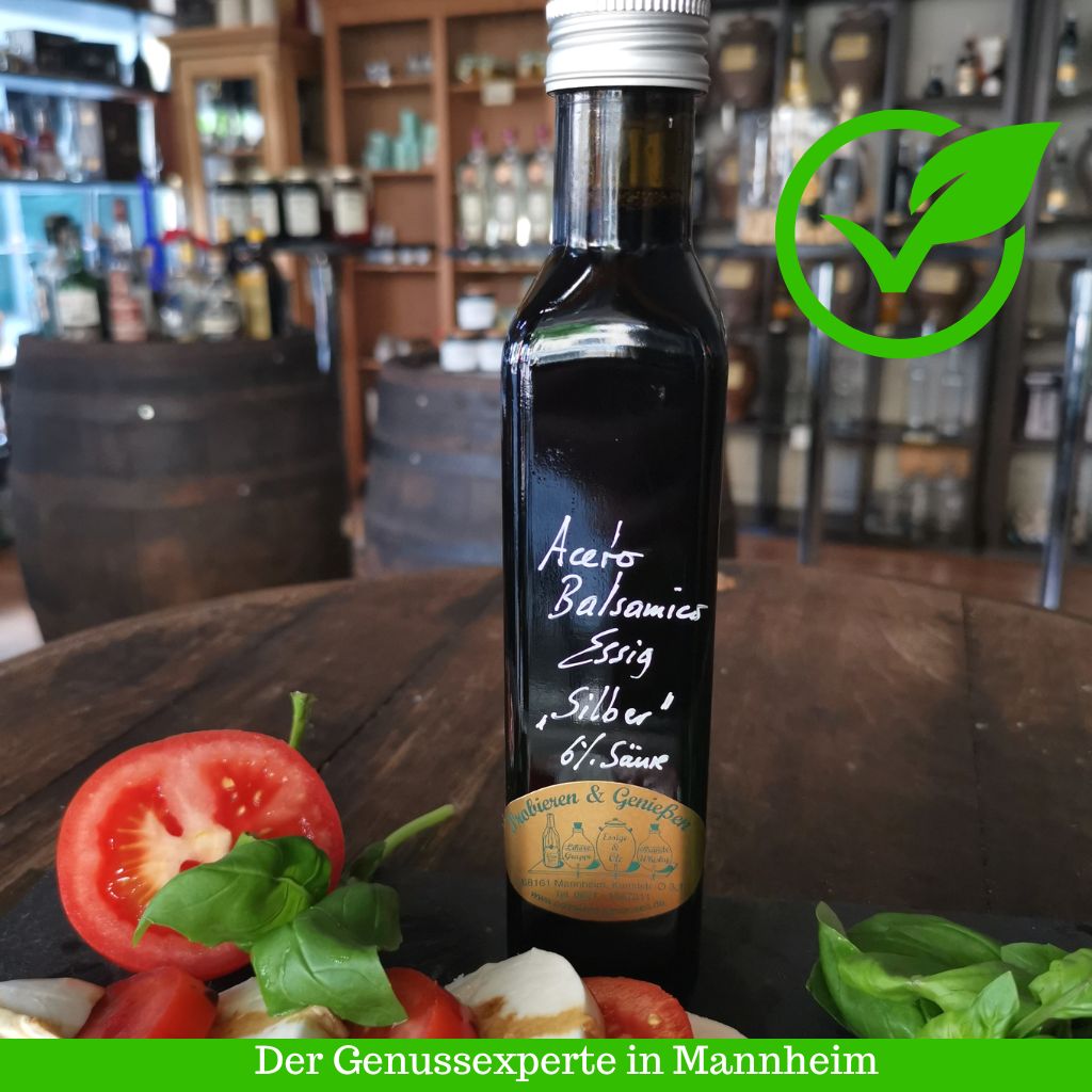 Aceto Balsamico di Modena IGP Silber aus der Solera-Reifung, angerichtet als Caprese mit Tomate, Mozzarella und Basilikum von Feinkost Mannheim.