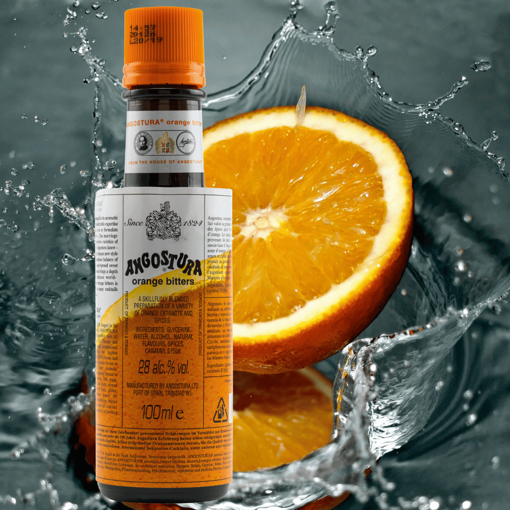 Flasche Angostura Bitters Orange mit halber Orange