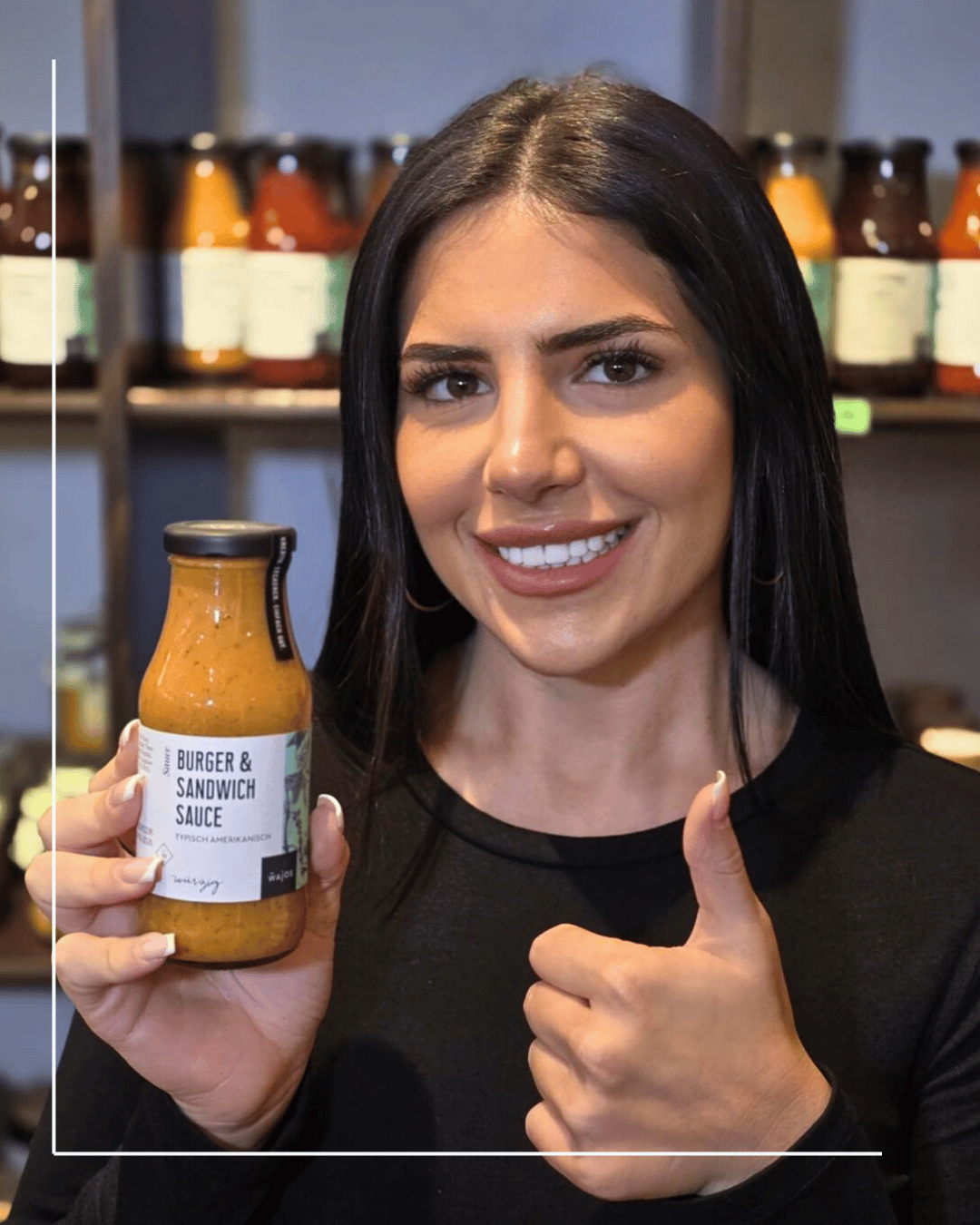 Junge Frau8 bewertet die beste Burgersauce in Mannheim Innenstadt