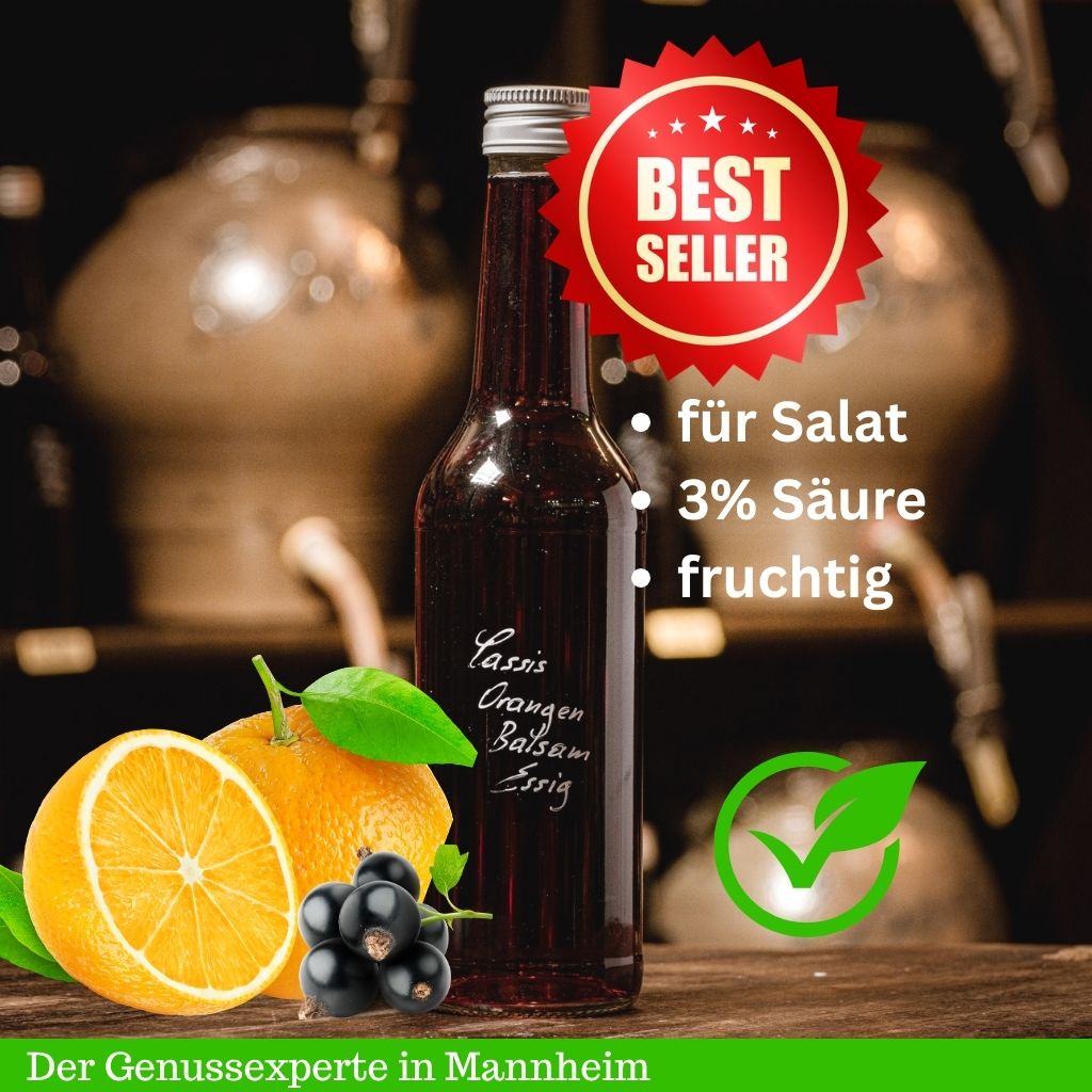 Eine 350ml Flasche mit rotem Cassis Orangen Essig für Salat. Fruchtiger Essig mit 3% Säure in Mannheim.