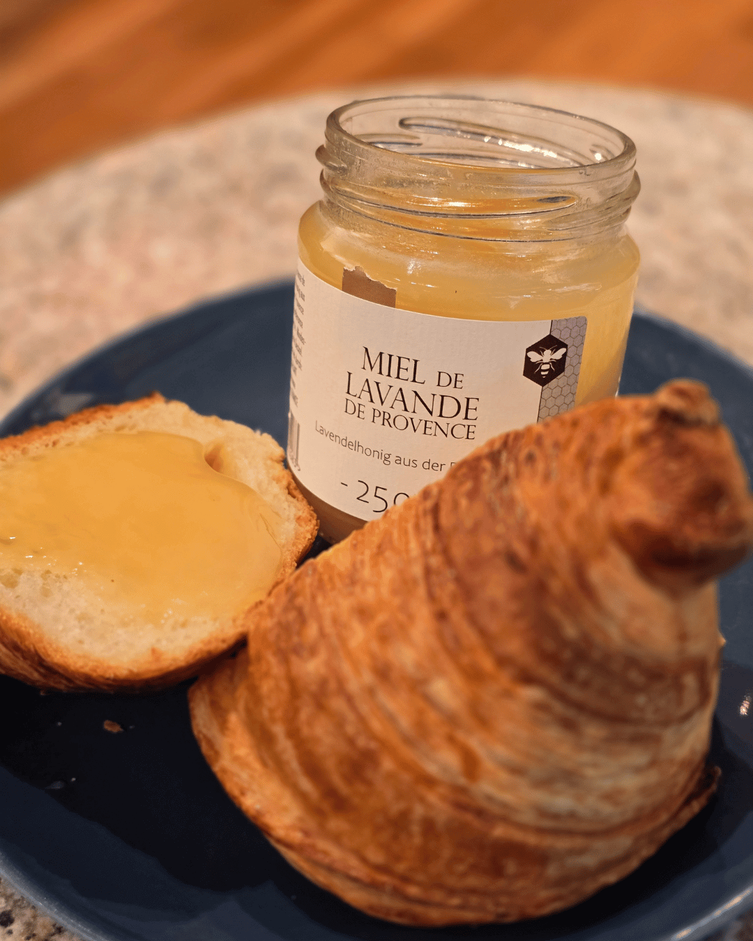 Croissant mit original Lavendelhonig Provence Mannheim