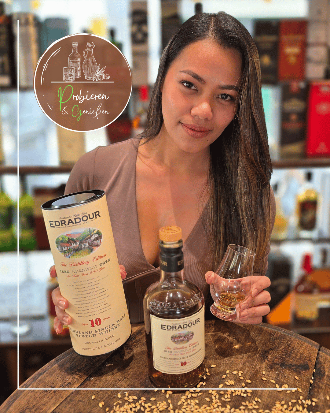 Junge Frau verkostet den Edradour 10 Whisky in Mannheim