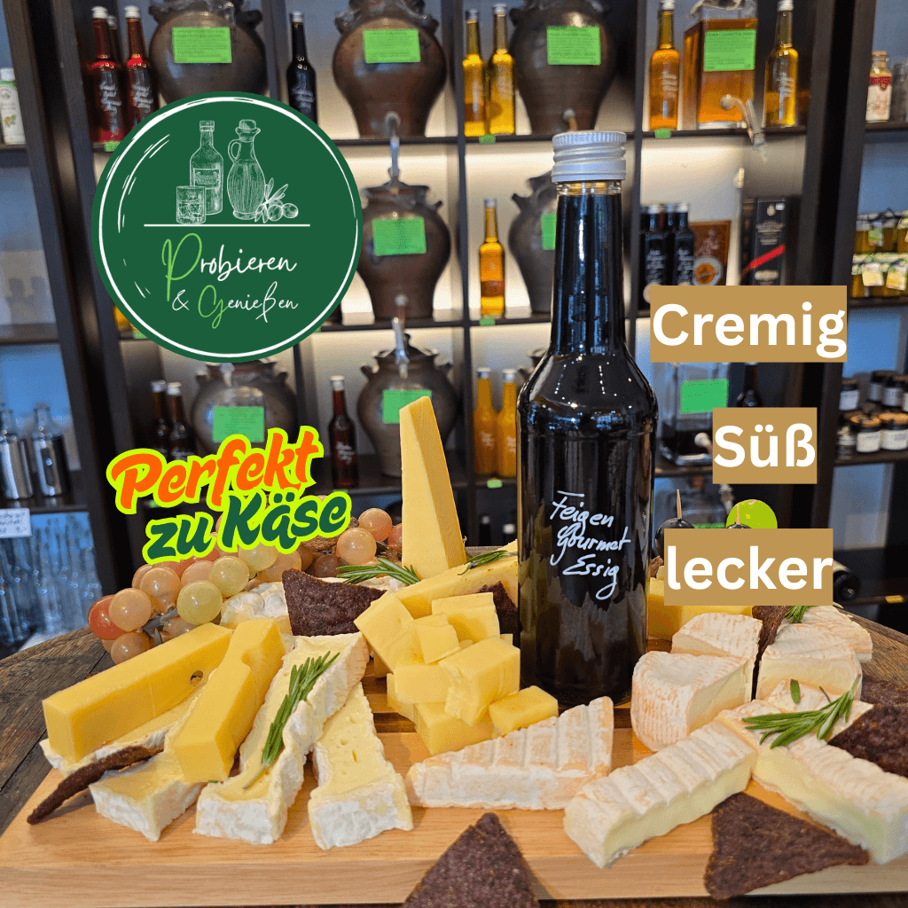 Eine Flasche Feigenessig auf einer Käseplatte in Mannheim