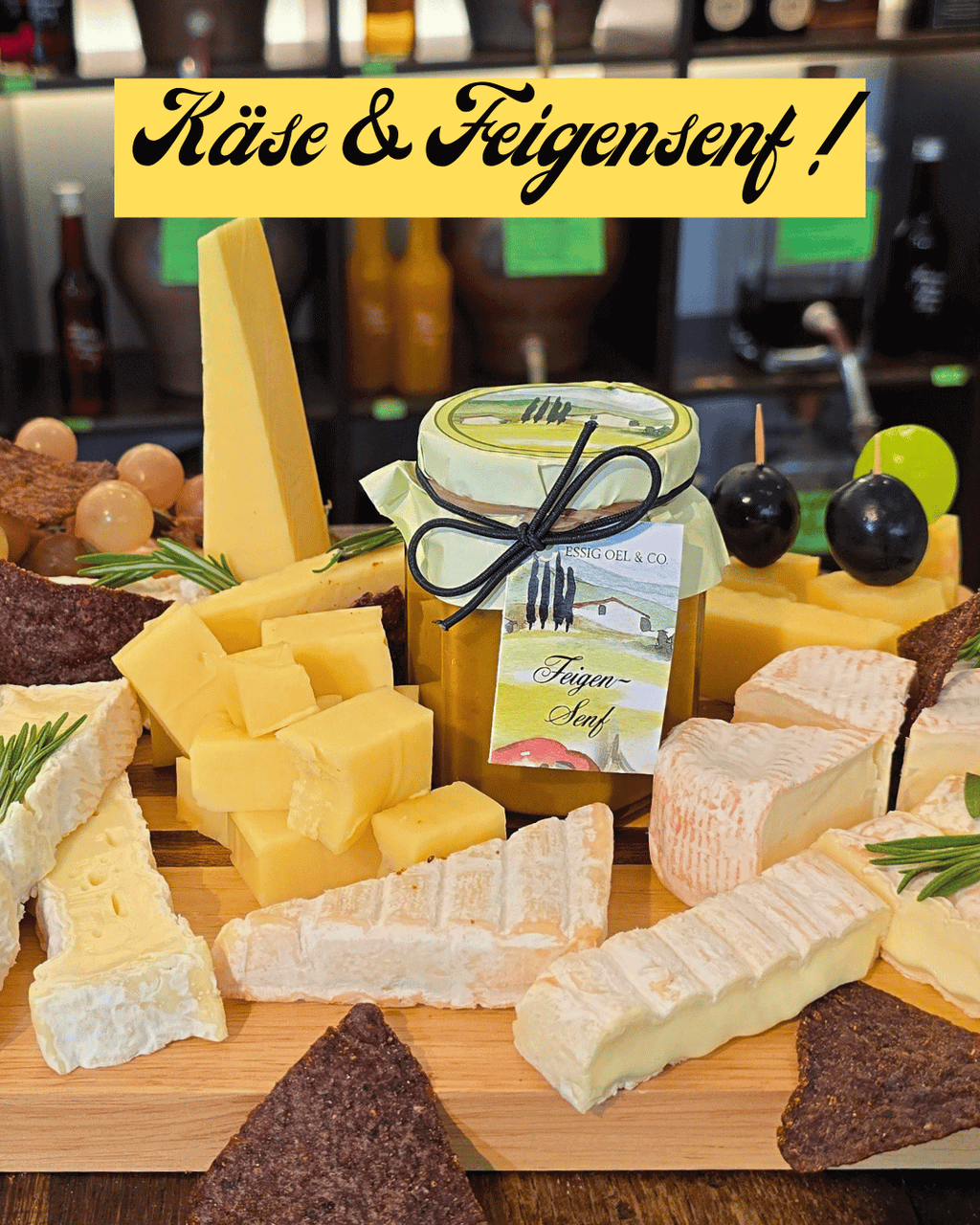 Ein Glas Feigensenf in Mannheim mit verschiedenen Käsesorten