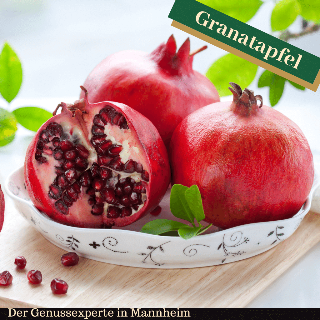 Eine Schüssel mit 3 roten Granatäpfeln in Mannheim