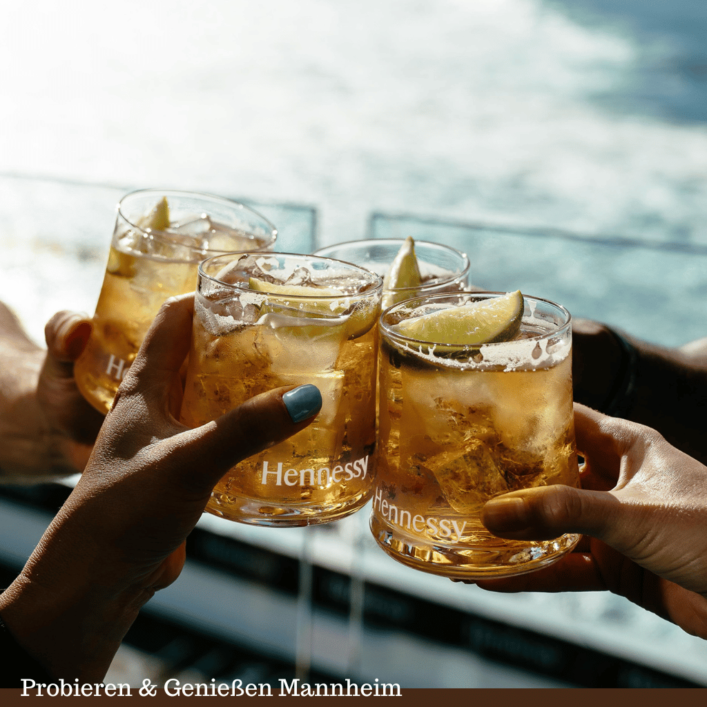 Ein Prosit mit 4 Gläsern Hennessey VS Cocktail