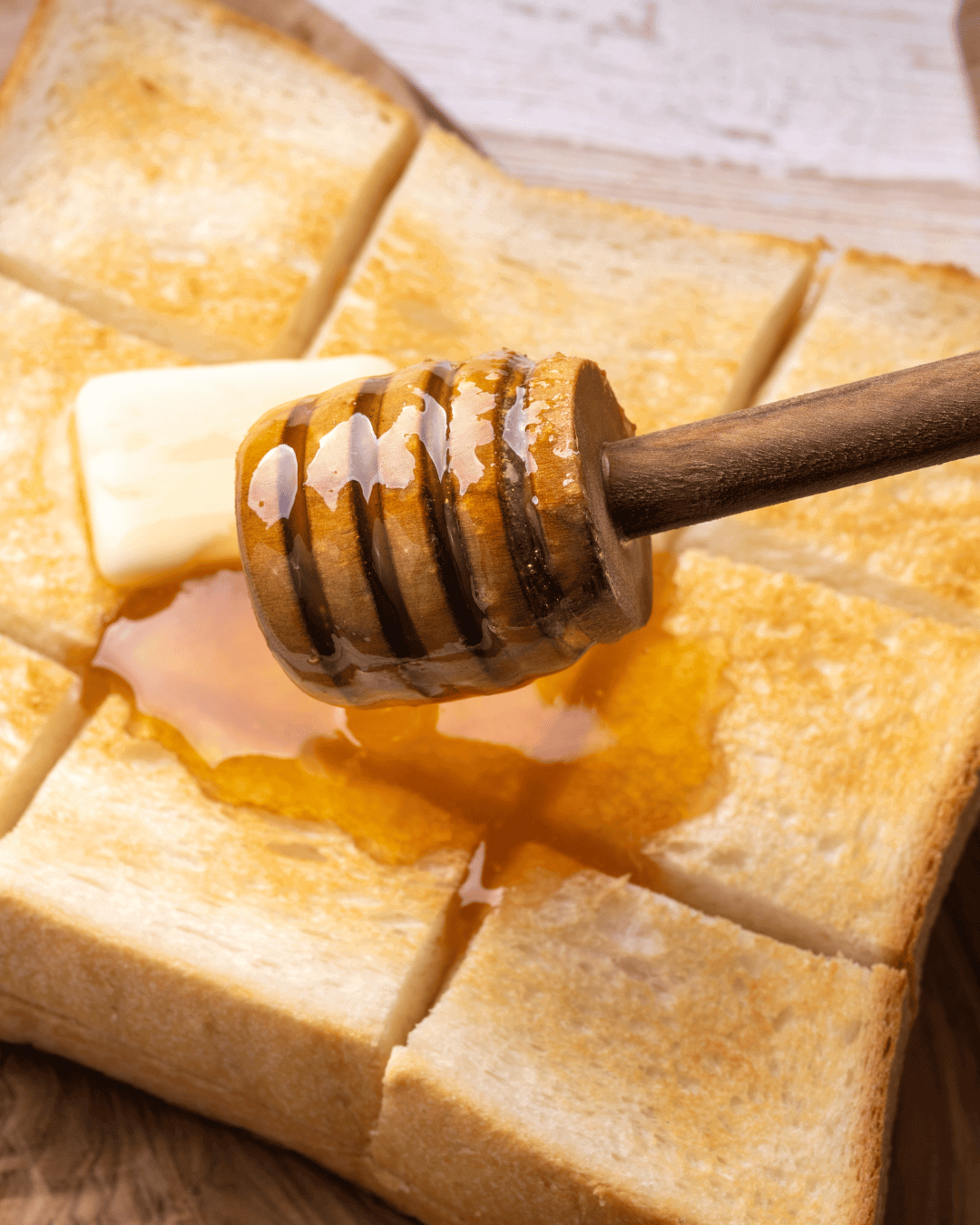 Honig und Butter auf einer Scheibe Toastbrot in Mannheim
