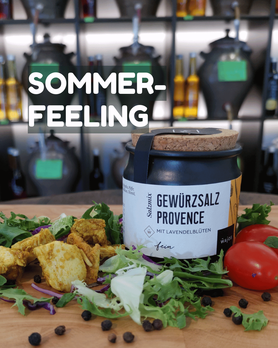 Schwarzer Keramiktopf mit Gewürzsalz Provence und Lavendelblüten. Feinkost aus Mannheim Quadrate O3,1