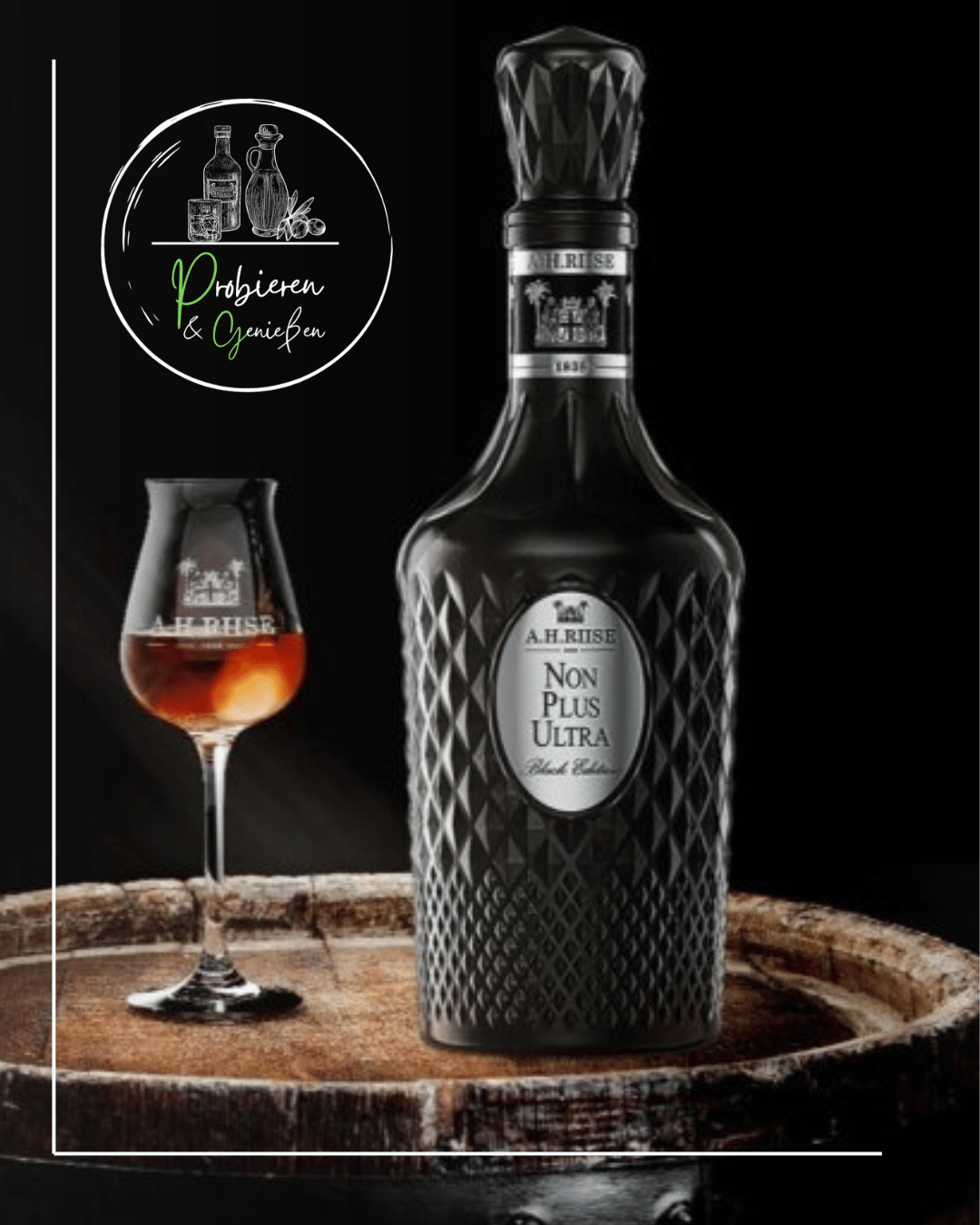 Eine Flasche Riise Non Plus Ultra Black mit einem Glas auf einem Fass in Mannheim