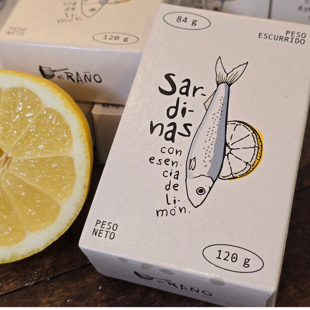 El Raño Sardinen mit Zitrone Verpackung, 120g, mit Zitrone und hochwertiger Feinkost-Darstellung.