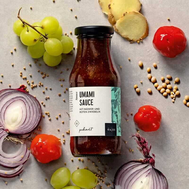 Eine Flasche rotbraune Umami Sauce mit Ingwer und Zwiebel in Mannheim online